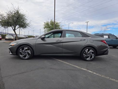 Used 2024 Hyundai Elantra Limited image 3