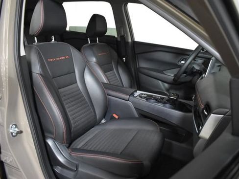 Used 2025 Nissan Rogue SV AWD/4WD image 33
