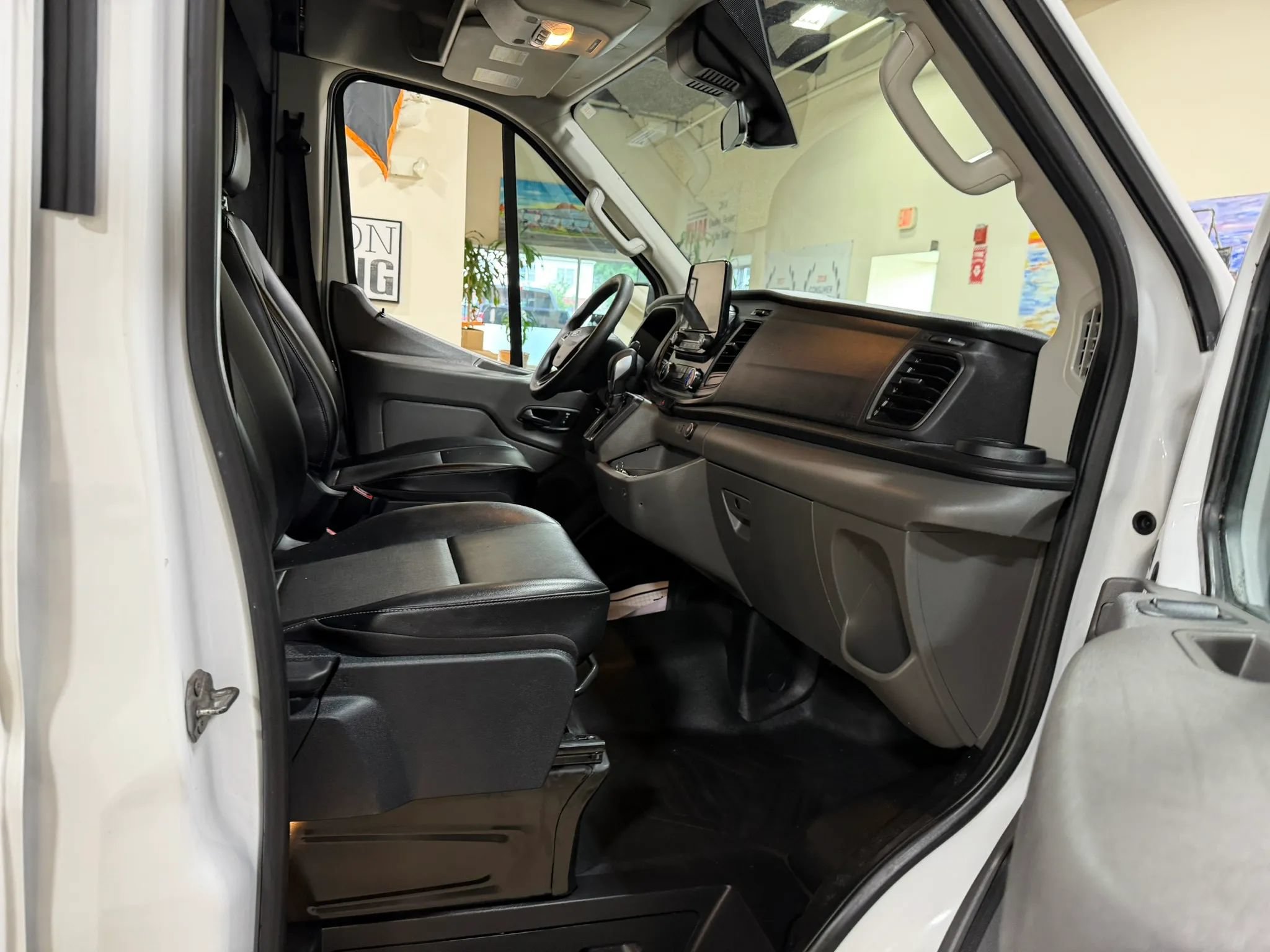 Used 2020 Ford Transit 250 Medium Roof AWD image 33