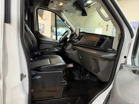 Used 2020 Ford Transit 250 Medium Roof AWD image 33