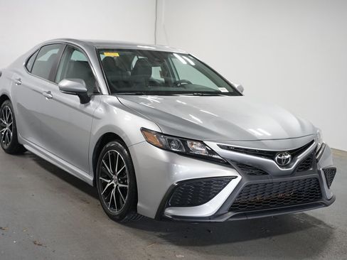 Certified 2024 Toyota Camry SE FWD image 3