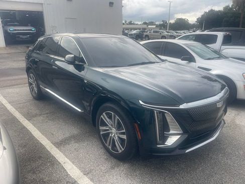 Used 2024 Cadillac Lyriq Luxury AWD/4WD image 3