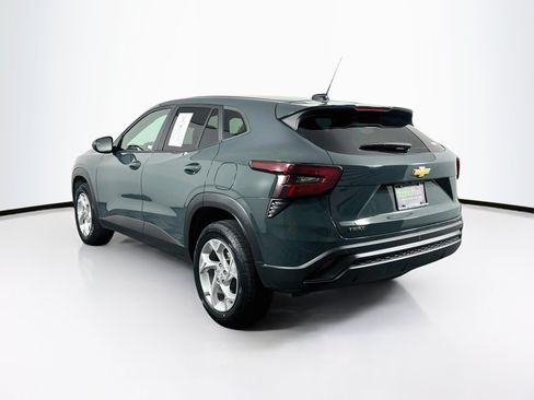 Used 2025 Chevrolet Trax LS w/ LS Convenience Package FWD image 5