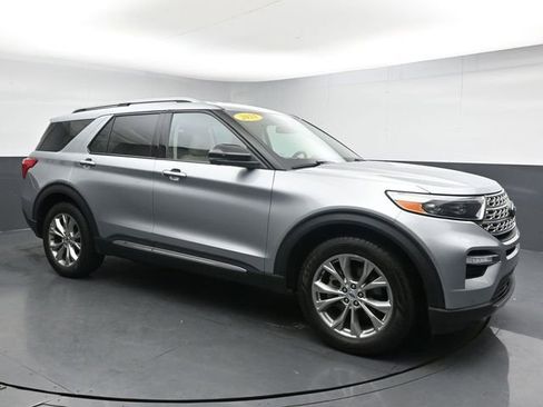 Used 2023 Ford Explorer Limited w/ Equipment Group 301A RWD image 2