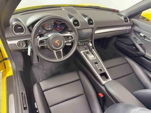 Certified 2025 Porsche 718 Boxster RWD image 17