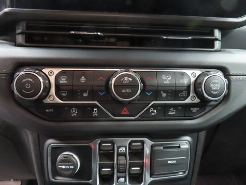 Used 2024 Jeep Wrangler Unlimited Sahara w/ Technology Group image 47