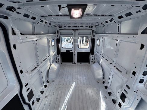 Used 2025 RAM ProMaster 2500 w/ Convenience Group FWD image 11
