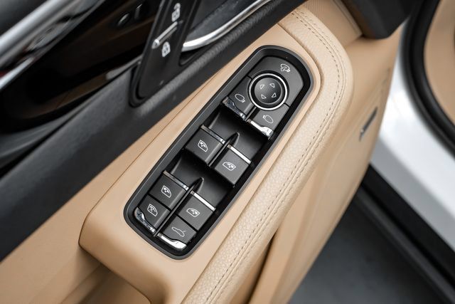 Used 2022 Porsche Macan S AWD/4WD image 46