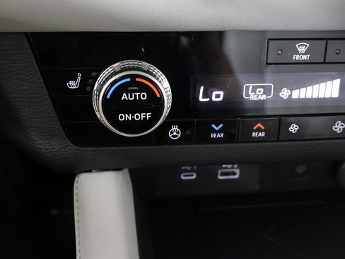 New 2025 Mitsubishi Outlander SEL image 55