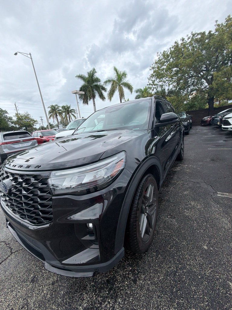 Used 2025 Ford Explorer ST-Line w/ ST-Line Street Pack AWD/4WD image 1