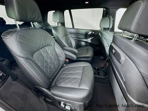 Used 2023 BMW X7 xDrive40i w/ M Sport Package image 30