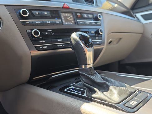 Used 2016 Hyundai Genesis 3.8 RWD image 32