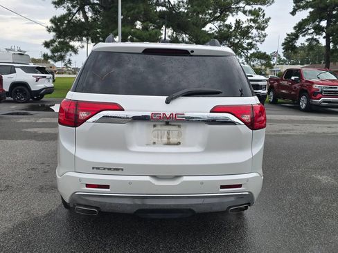 Used 2017 GMC Acadia Denali w/ Technology Package FWD image 4