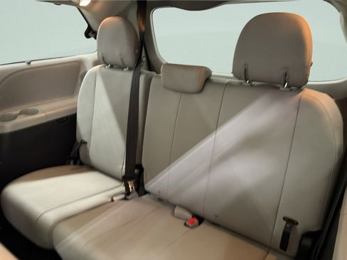 Used 2015 Toyota Sienna Limited image 14