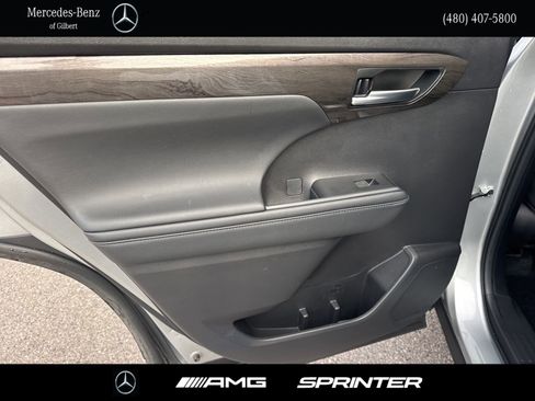 Used 2024 Toyota Highlander Limited image 20