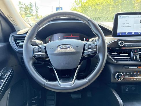Used 2025 Ford Escape Active w/ Cold Weather Package FWD image 17