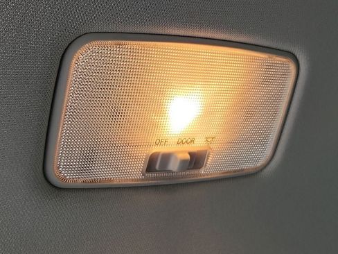 Used 2021 Toyota RAV4 XLE w/ Convenience Package FWD image 14