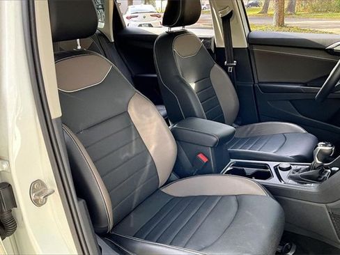 Used 2023 Volkswagen Taos SEL image 26