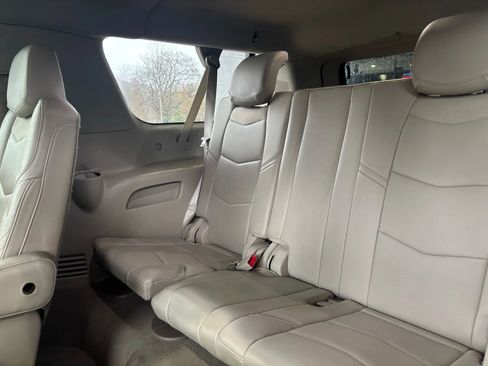 Used 2017 Cadillac Escalade ESV Luxury image 22