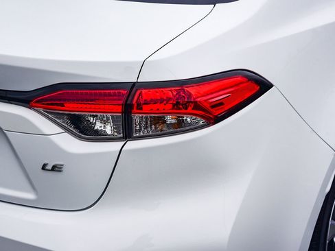 Certified 2025 Toyota Corolla LE image 8