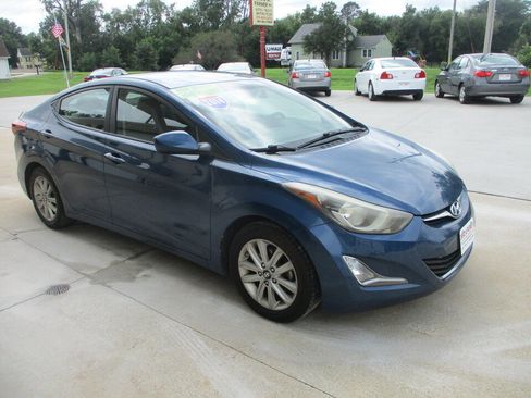 Used 2014 Hyundai Elantra SE w/ Option Group 02 FWD image 17