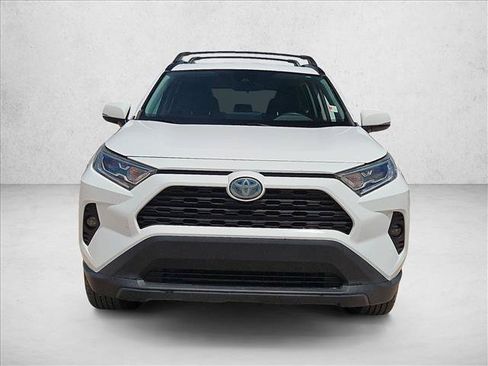 Used 2021 Toyota RAV4 XLE AWD/4WD image 2