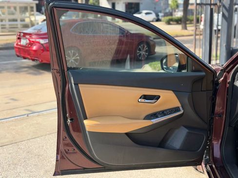 Used 2020 Nissan Sentra SV w/ SV Premium Package image 6