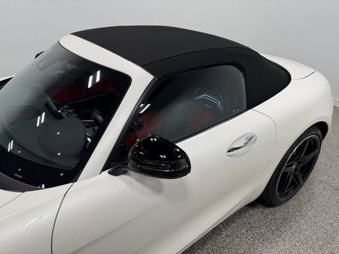 Used 2018 Mercedes-Benz AMG GT Roadster image 4