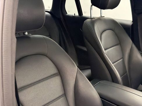 Used 2021 Mercedes-Benz GLC 300 4MATIC image 7