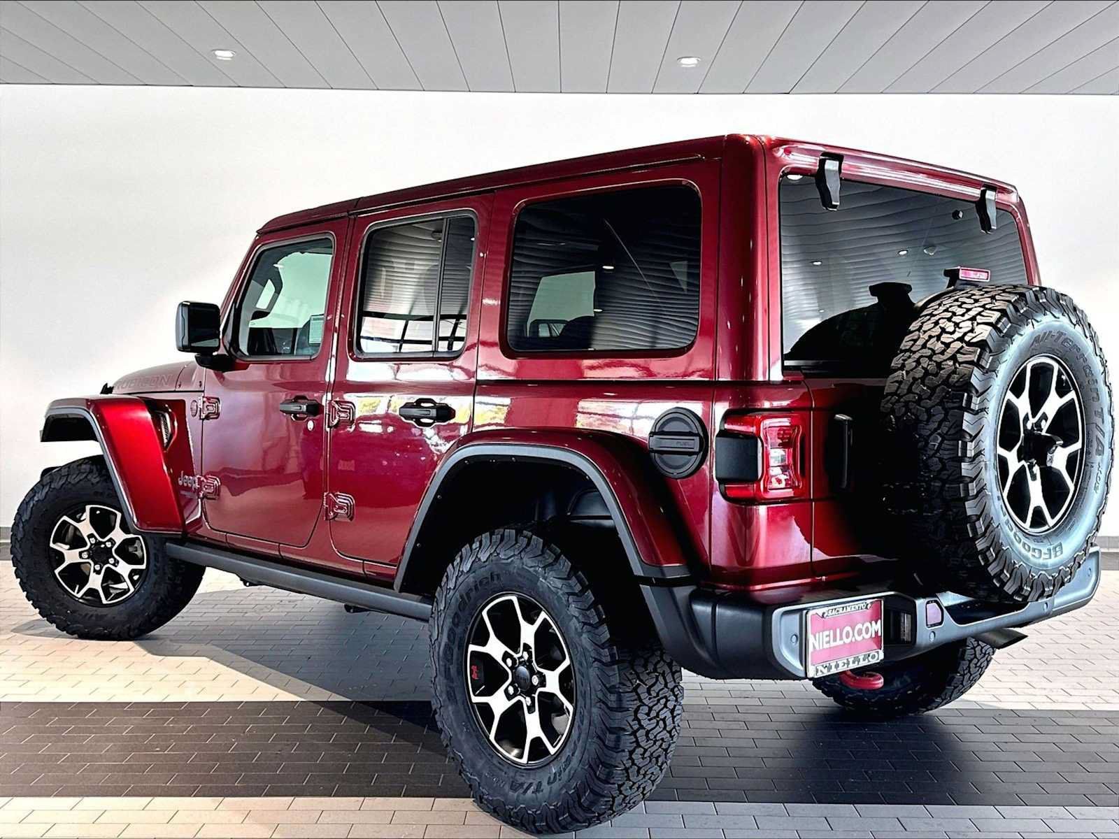Used 2021 Jeep Wrangler Unlimited Rubicon AWD/4WD image 3