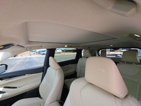 Used 2023 INFINITI QX60 Sensory w/ Vision Package FWD image 16