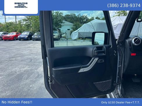 Used 2017 Jeep Wrangler Rubicon AWD/4WD image 9