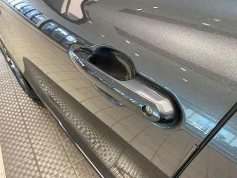 Used 2023 Toyota Highlander XLE image 8