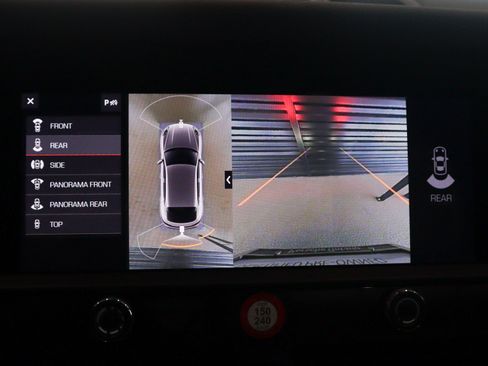 Certified 2026 Porsche Macan AWD/4WD image 21