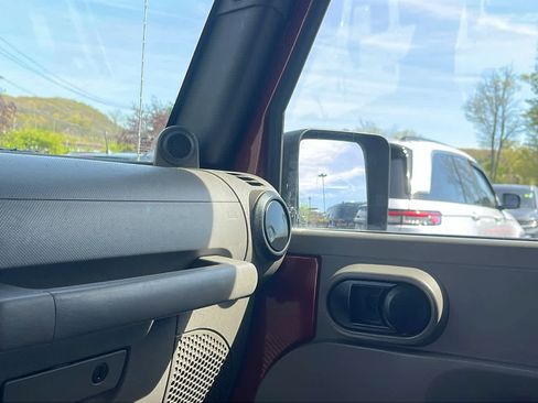 Used 2007 Jeep Wrangler Unlimited Sahara AWD/4WD image 16