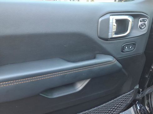 Used 2023 Jeep Gladiator Overland image 14