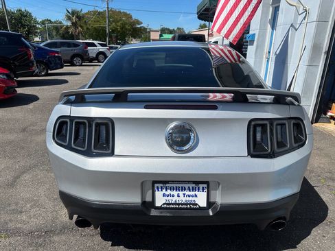 Used 2012 Ford Mustang GT Premium w/ HID Headlamps & Security Pkg RWD image 10
