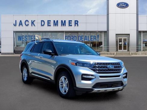 Certified 2023 Ford Explorer XLT w/ Equipment Group 202A AWD/4WD image 1
