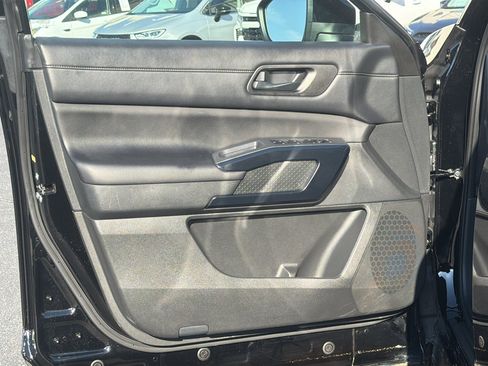 Used 2025 Nissan Pathfinder SV AWD/4WD image 32