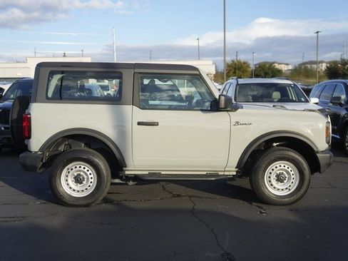 Certified 2022 Ford Bronco Base image 5