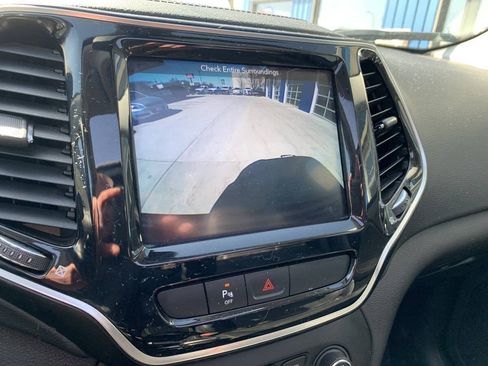 Used 2019 Jeep Cherokee Limited AWD/4WD image 15