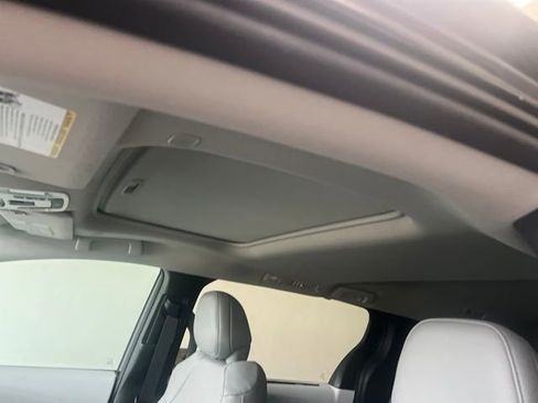 Used 2026 Toyota Sienna XLE FWD image 16