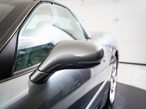 Used 2004 Chevrolet Corvette Coupe w/ Roof Package image 15