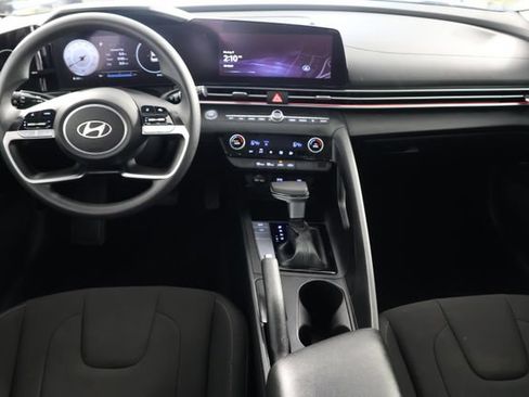Used 2024 Hyundai Elantra SEL FWD image 2