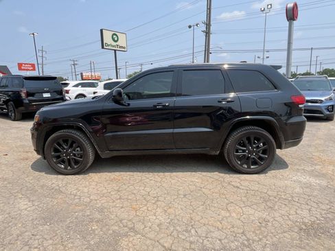 Used 2021 Jeep Grand Cherokee Laredo X AWD/4WD image 4