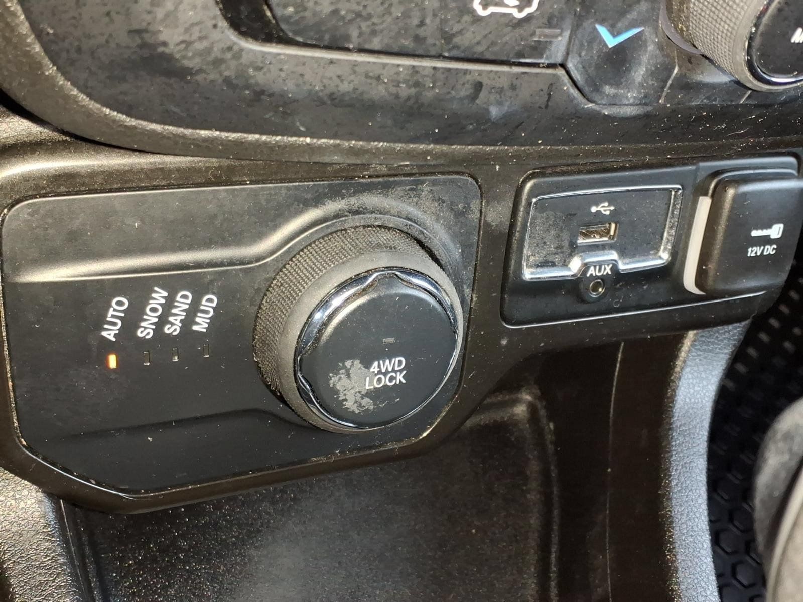 Used 2022 Jeep Renegade Latitude w/ Convenience Group AWD/4WD image 23