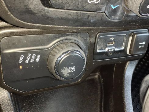 Used 2022 Jeep Renegade Latitude w/ Convenience Group AWD/4WD image 23