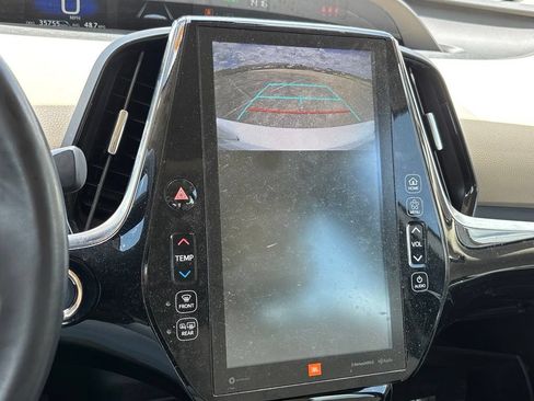 Used 2022 Toyota Prius Limited w/ Premium Convenience Package FWD image 10