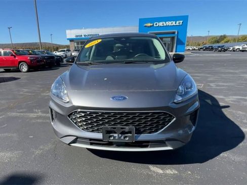 Used 2021 Ford Escape SE image 3