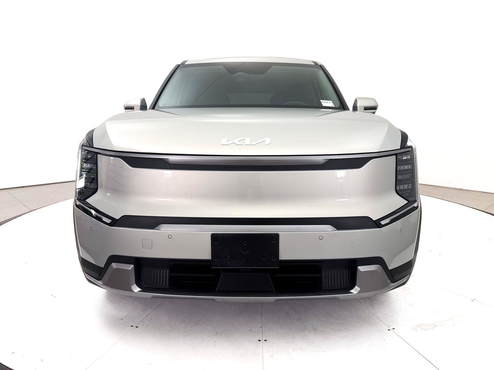Used 2024 Kia EV9 Light Long Range RWD image 13